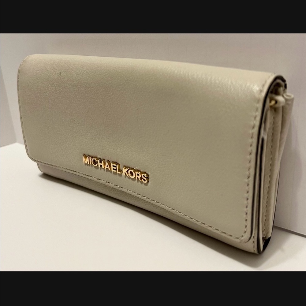 Michael Kors women's jet set travel large trifold wallet
Great condition